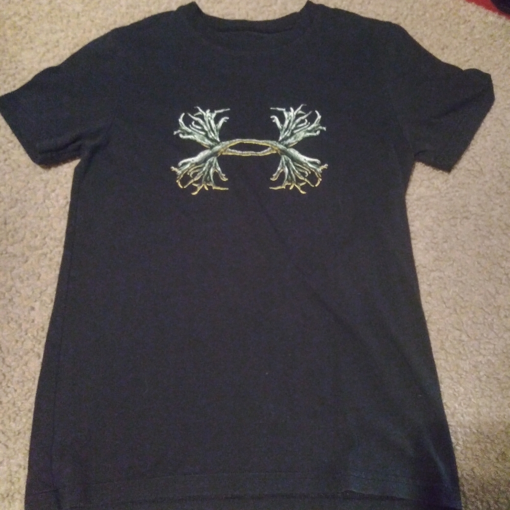 Lot of 8 boys Under Armour shirts